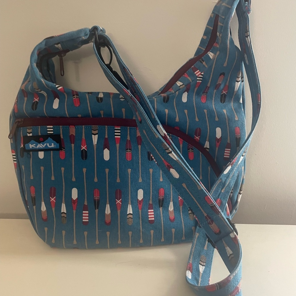 KAVU Women’s Sydney Satchel Row House Print Crossbody Bag